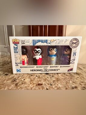 PIN MATE HEROINES OF DC COMICS BATGIRL, WONDER WOMAN, HARLEY QUINN & CATWOMAN